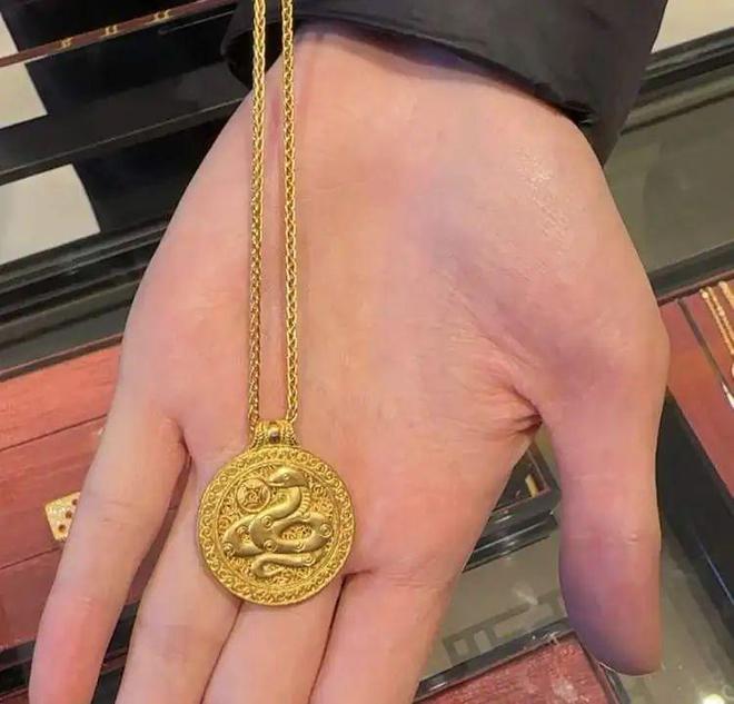 ！顾客惊呼：“不会1克要上1000元吧？”开元棋牌app春节后热度不减依旧大排长龙(图3)