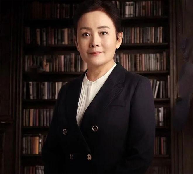 发现岁月从不败美人60岁反而更美开元棋牌看了娜仁花的老年打扮才(图3)