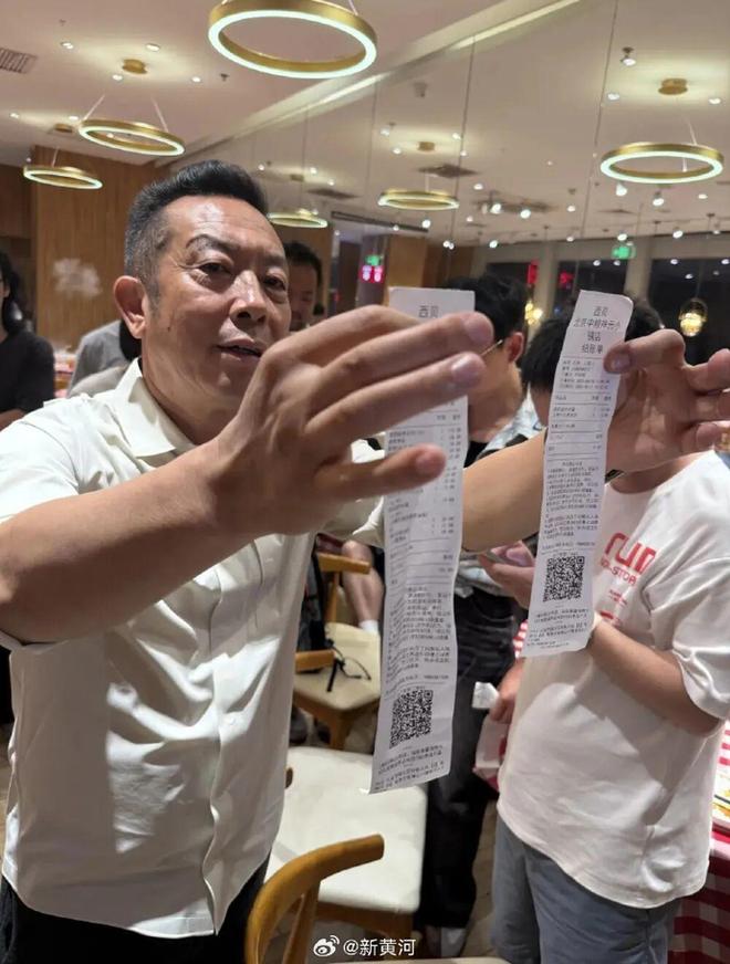 一小时却说“恶心”明天起全国所有门店上线“罗永浩菜单”开元ky棋牌西贝创始人：罗永浩方结账时攒了会员积分走后(图2)