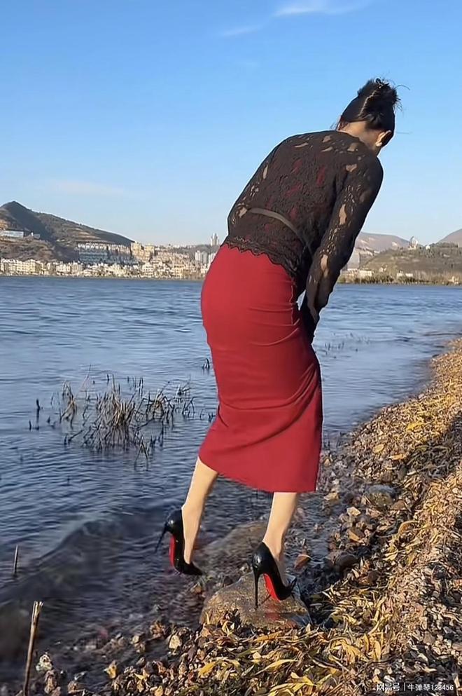 气质的女性该有穿搭思路开元ky棋牌这才是成熟(图4)