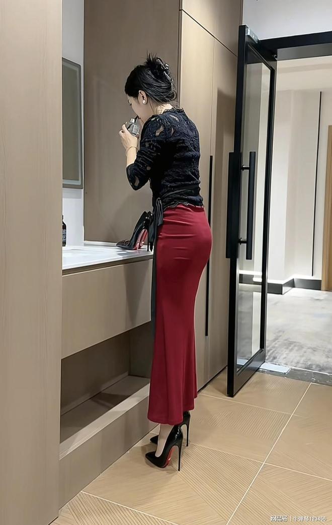 气质的女性该有穿搭思路开元ky棋牌这才是成熟(图2)